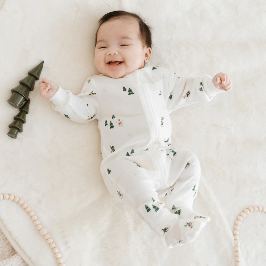 Winter Fun Print on Off-White Sleeper | Petit Lem