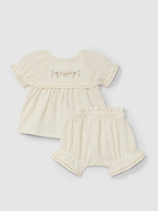 Blouse and shorts set with embroidery and lace details | Natural | Snug