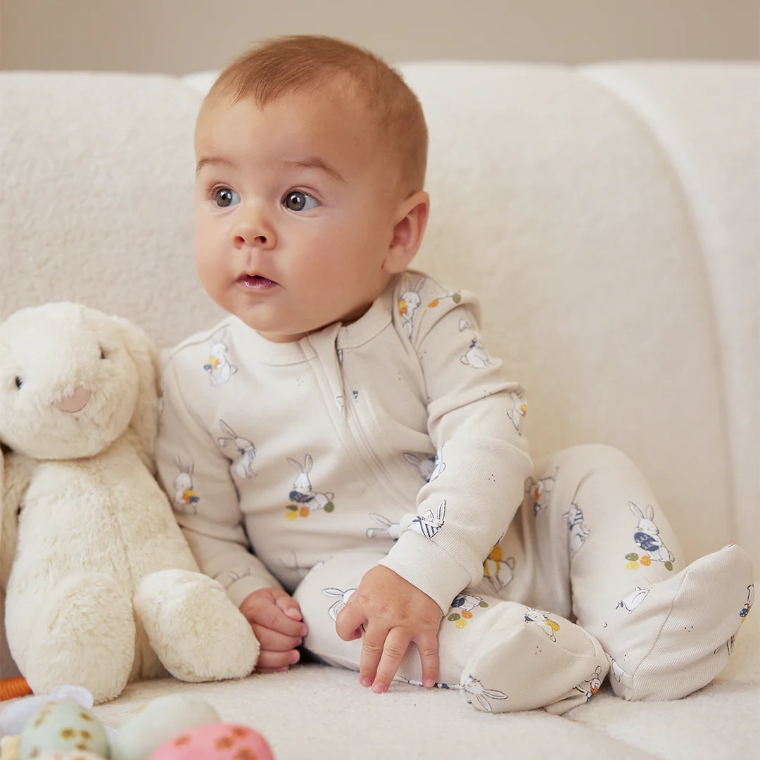 Egg Hunt Print on Crème Sleeper | Petit Lem