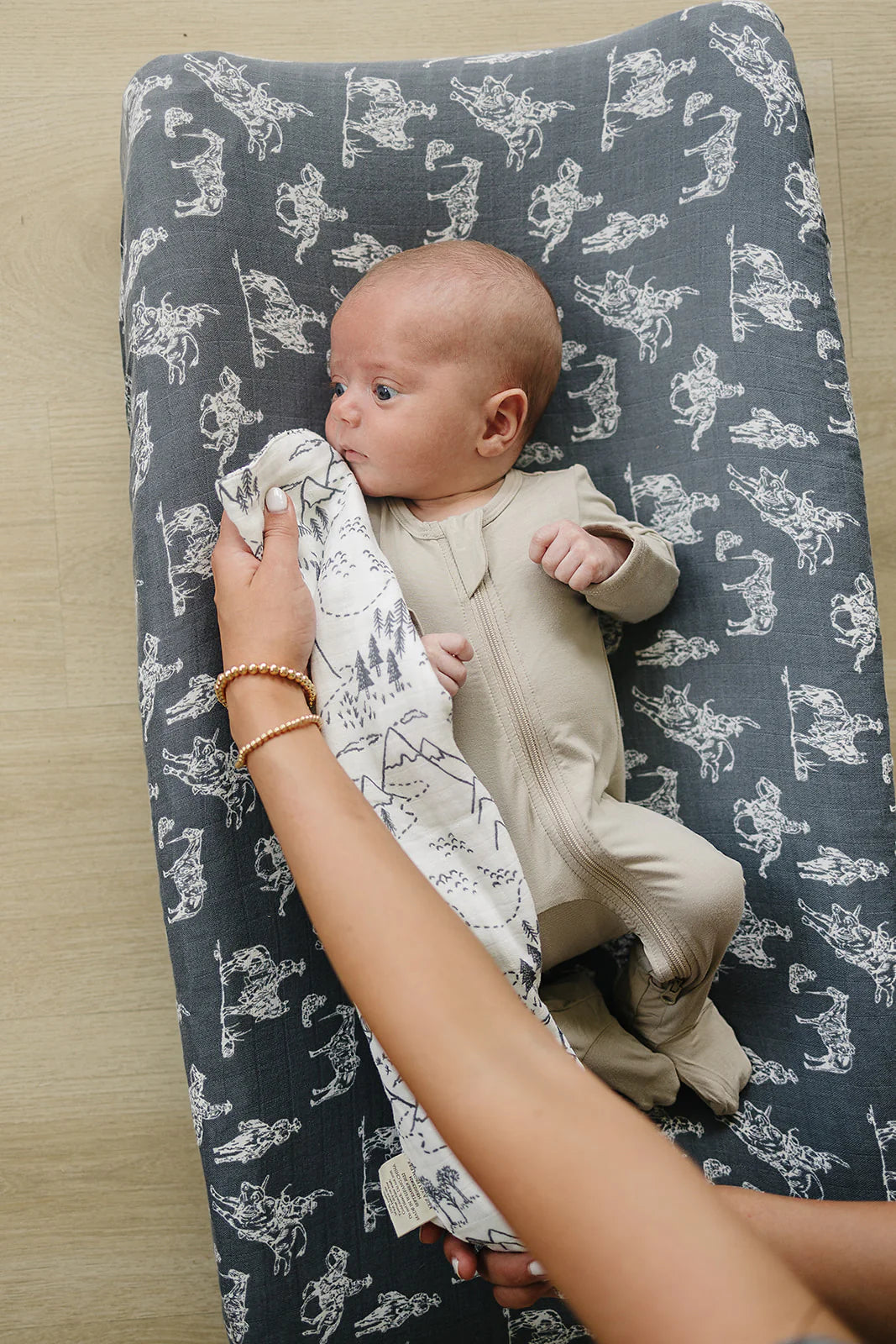 Summit Muslin Burp Cloth | Mebie Baby