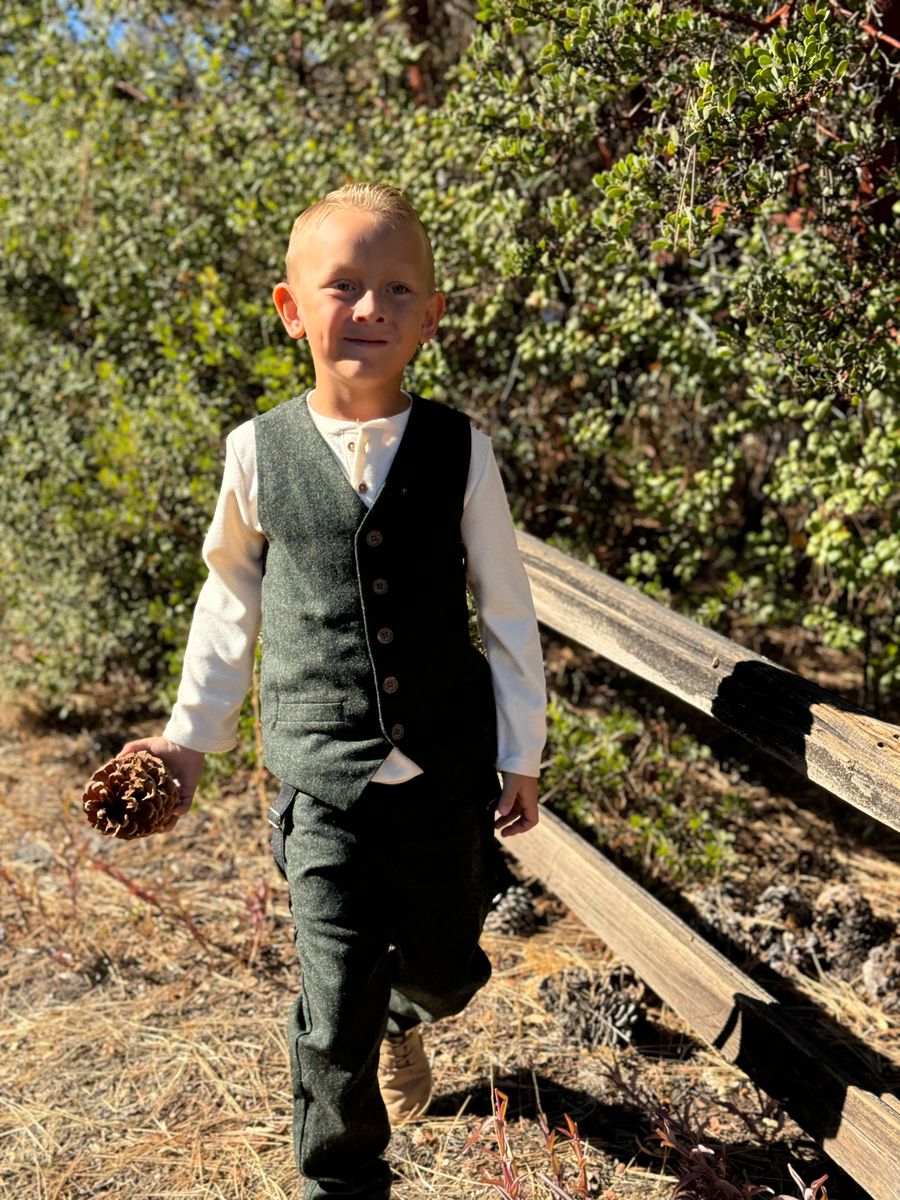 Victor Vest | Green Tweed | Me & Henry