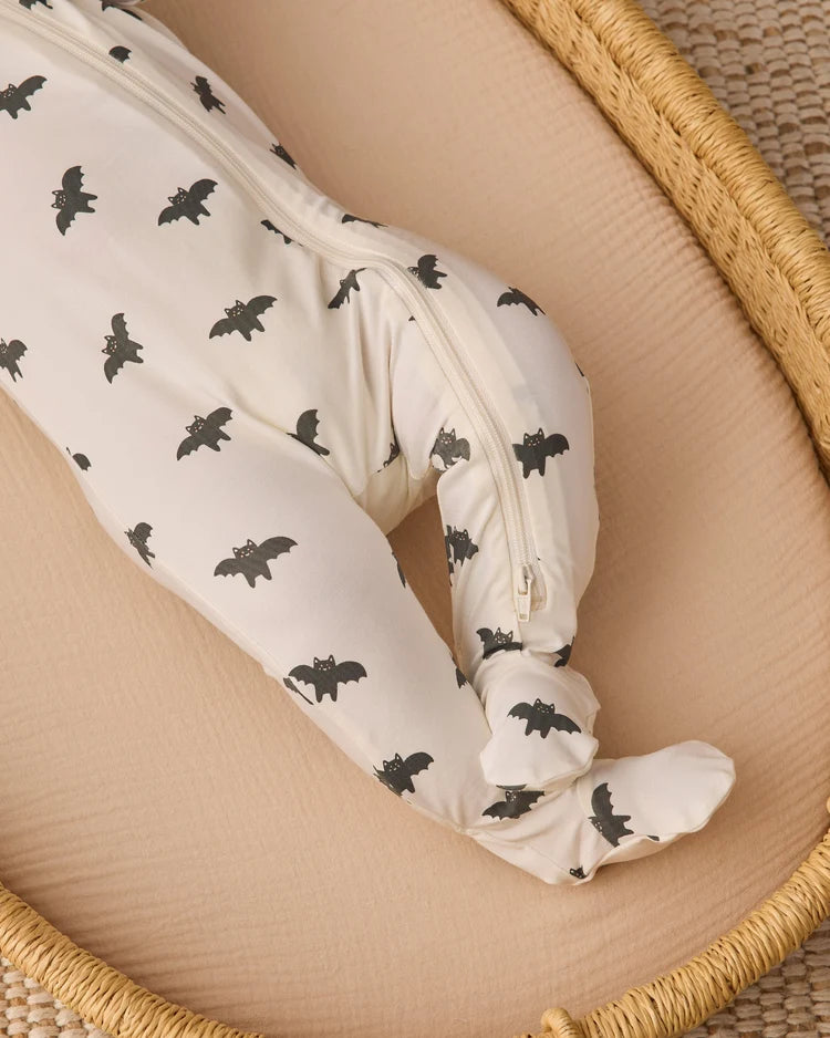 Bamboo Zip Footie | Bats | Quincy Mae