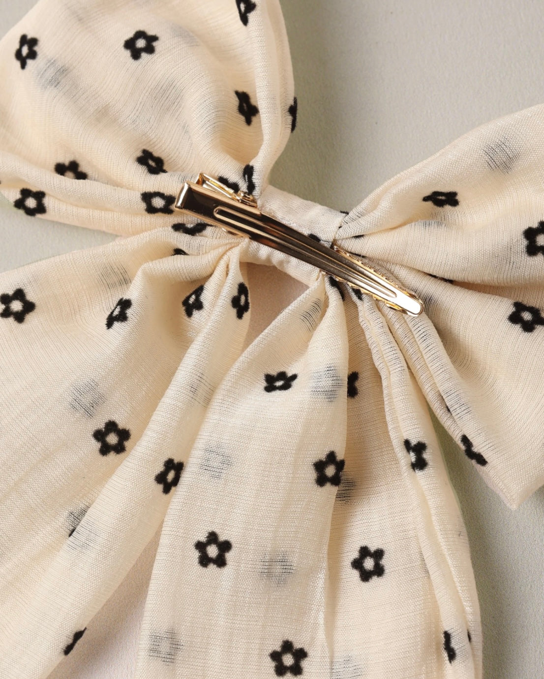 Everly Bow | Black Daisy | Noralee