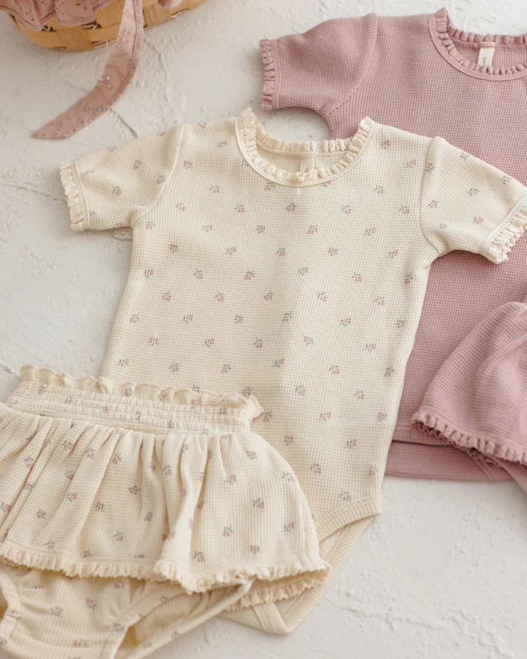 Short Sleeve Waffle Bodysuit | Mauve Ditsy | Quincy Mae