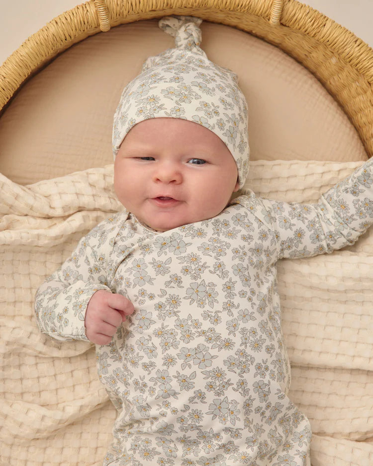 Bamboo Baby Gown + Hat Set | Blue floral | Quincy Mae