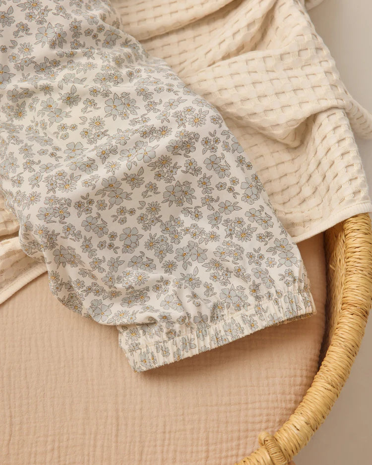 Bamboo Baby Gown + Hat Set | Blue floral | Quincy Mae