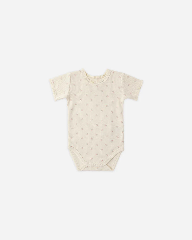 Short Sleeve Waffle Bodysuit | Mauve Ditsy | Quincy Mae